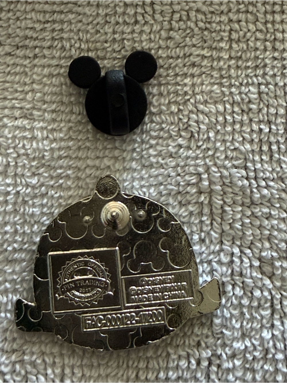 Disney Finding Dory Tsum Tsum Dory Mystery Pin Series 5 2017 Authentic Trading - Picture 2 of 2